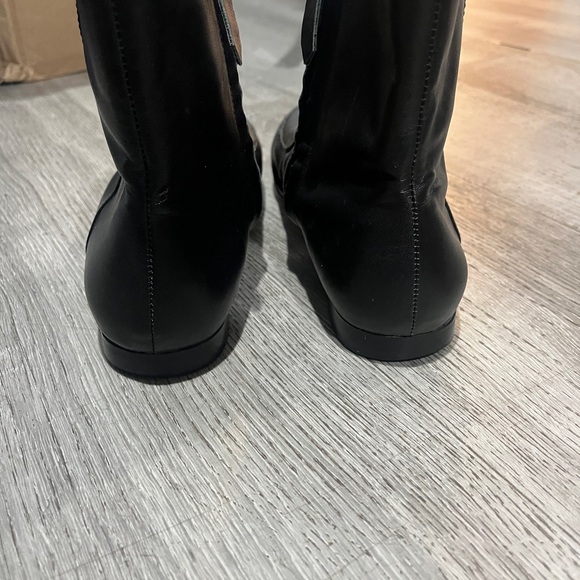 Gucci Black Leather Ankle Boots with Gold Buckle Size 41 - Picture 3 of 9